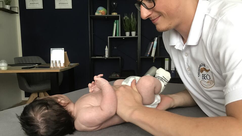 Osteopathie BEO Wiesbaden bei Kindern, Neugeborene und Babys und Schwangeren